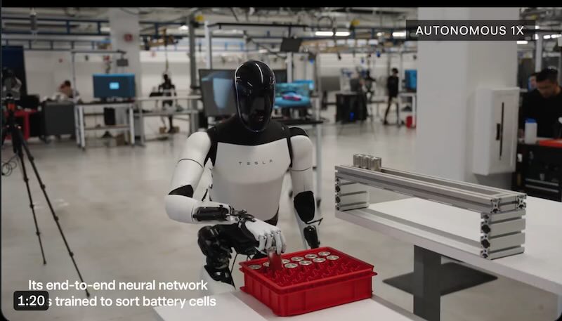 Tesla showcased its new Optimus robot