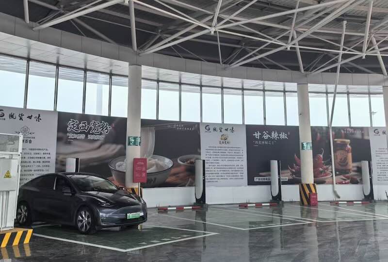 Tesla Deploys V4 Superchargers in China