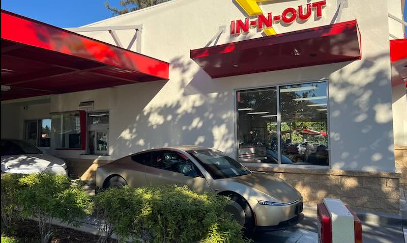 Cybercab Tesla drove to In-N-Out Burger